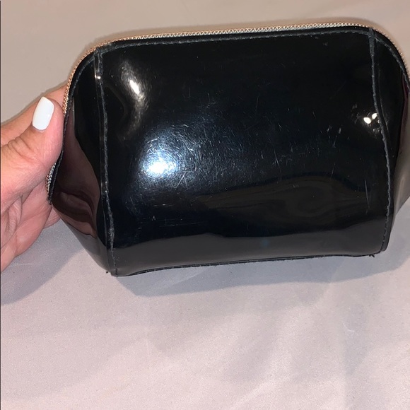 Ted Baker - Vinyl Bow Makeup 💄 Bag - Picture 3 of 7